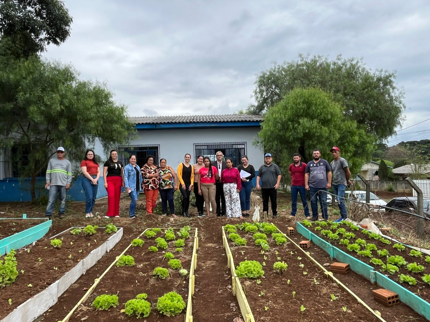 SECRETARIA MUNICIPAL DE ASSISTÊNCIA SOCIAL EM PARCERIA COM O CONSELHO DA COMUNIDADE E SECRETARIA MUNICIPAL DE AGRICULTURA E PECUÁRIA APRESENTAM PROJETO DE HORTA COMUNITÁRIA NO BAIRRO MAZURECHEM