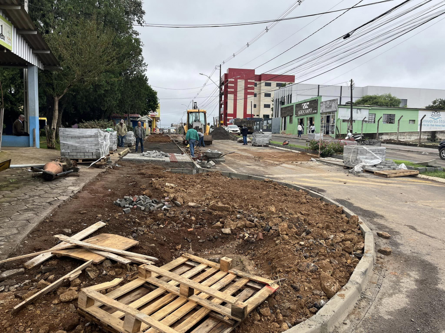 RETOMADAS AS OBRAS DE REVITALIZAÇÃO NA AVENIDA TRIFON